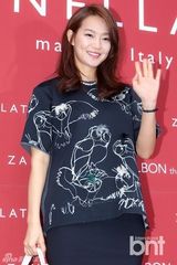 组图：韩星申敏儿朴韩星清新亮相笑容甜