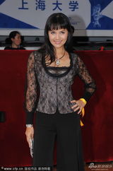 组图：大影节闭幕式 汤唯红裙知性王丽坤温婉