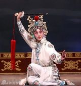 组图：国粹舞台上的白娘子 美丽多情功夫了得