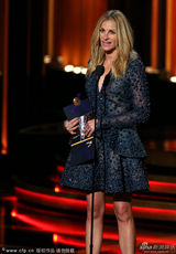 组图：布莱恩获剧情最佳男主角 朱莉娅-罗伯茨蓝裙颁奖