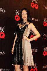 组图：熊乃瑾优雅亮相GQ盛典 新颖造型展典雅气质