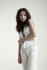 组图：辛芷蕾掀韩流回潮  乱发撩人气质优雅