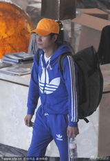 组图:文章返上海住酒店 岳母抱小女儿探父1小时