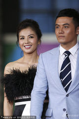 组图：“好女人”刘涛微笑亮相上海电视节