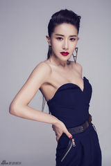 组图：张暖雅赴台拍写真 多样风格尽显优雅魅惑