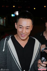 组图：林峰拍《使徒行者》宣传片展帅气笑容