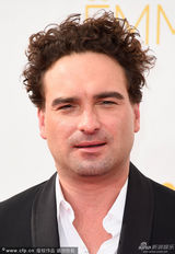 组图：《生活大爆炸》男星约翰尼-盖尔克奇亮相