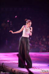 组图：薛凯琪个唱性感大秀事业线 笑言像梦境