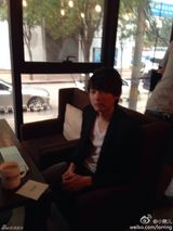 组图：古川雄辉北京拍戏 女主张辛苑贴心送麻将