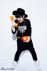 组图：汪苏泷公布潮范儿趣味写真