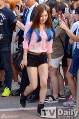 组图：4minute泫雅参加彩排 戴墨镜尽显女王风范