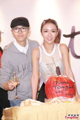 组图：薛凯琪个唱性感大秀事业线 笑言像梦境