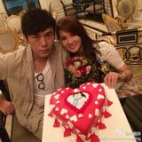 组图：秦昊向伊能静求婚 烟火下甜蜜接吻