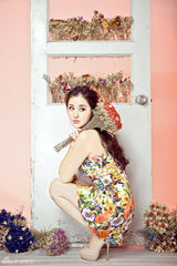 组图：郑媛元轻熟风写真 时尚俏皮宛若凡间精灵