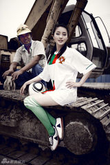 组图：甘婷婷世界杯主题大片 释放自我青春活力