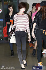 组图：T-ara孝敏与新女团结束欧洲旅行回国