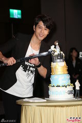 组图：胡宇威与百名“老婆”庆生 盼当摇滚歌手