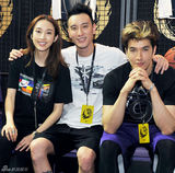 组图：张俪王阳明出席活动 同科比一起打出名堂