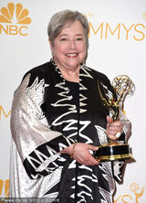 组图：凯西-贝茨获迷你剧电视电影最佳女配