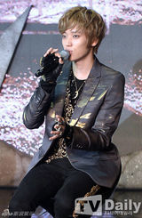 组图：TEEN TOP回归在即 魅惑眼神成熟蜕变