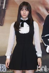 组图：《可爱的她》Rain携Krystal演浪漫爱情