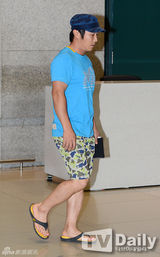 组图：SJ强仁f(x)宋茜返韩 笑颜灿烂心情好