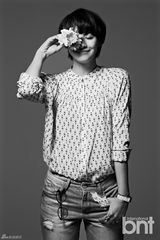 组图：韩星柳仁英时尚写真 尽展成熟知性魅力