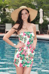 组图：任达华携名模助阵名表 穿潜水衣亮相秀身材