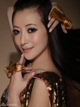 幻灯：陈紫函百万金饰拍写真 奢华中略带神秘