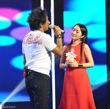 组图：齐秦热吻杨钰莹 齐豫恐选错遭弟记恨