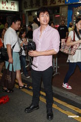 组图：谢天华拍新剧 闹市向杨怡求婚