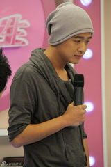 组图：包贝尔《美味人生》秀厨艺 表演一分钟落泪