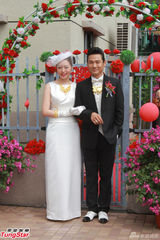 组图：杜德伟大婚与新娘热吻   梁朝伟领衔伴郎团