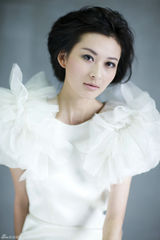 组图：杨亚拍梦幻写真清新自然显娇俏