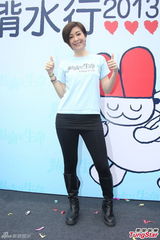 组图：谭咏麟想看霍汶希女儿 母亲节尽孝陪家人