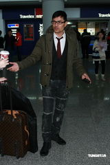 幻灯：张家辉台湾载誉归来 谈亲历地震感受