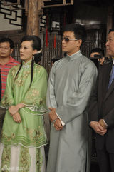 幻灯图：佟大为化身江南才俊 儒雅清新亮相