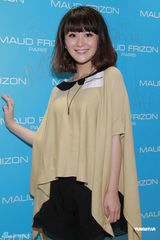 组图：吕慧仪大秀香肩美腿 杨洛婷陈君宜同场