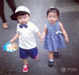 组图：韩国喜感小正太妹妹现身 兄妹萌样惹人爱