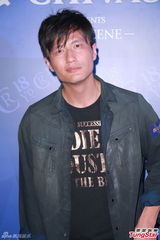 组图：嫩模Jessica否认恋安志杰 与男友哂甜蜜