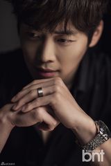 组图：韩星金载沅拍写真 杀人微笑展熟男魅力