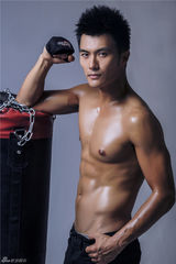 组图：沈泰生猛拳王写真身材惹火