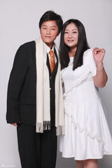 组图：何炅谢娜上演人间四月天 戴军变莎士比亚