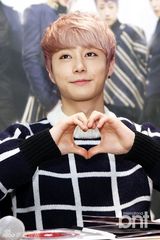 组图：男团M.pire举行第二张单曲签名会