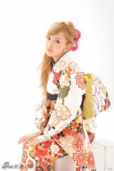 组图：板野友美和服写真曝光 软妹子俏皮可爱