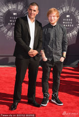 组图：艾德-希兰获最佳男艺人录影带 风采不减