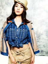 组图：刘庭羽时尚大片曝光 性感卷发尽显妩媚