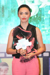 组图：《离婚律师》发布会 姚晨大笑忙卖萌