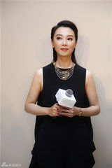 组图：陈数亮相珠宝活动 帅气裤装气场足