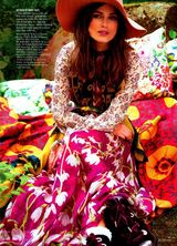 组图：英伦玫瑰凯拉新大片 色彩缤纷花之女神